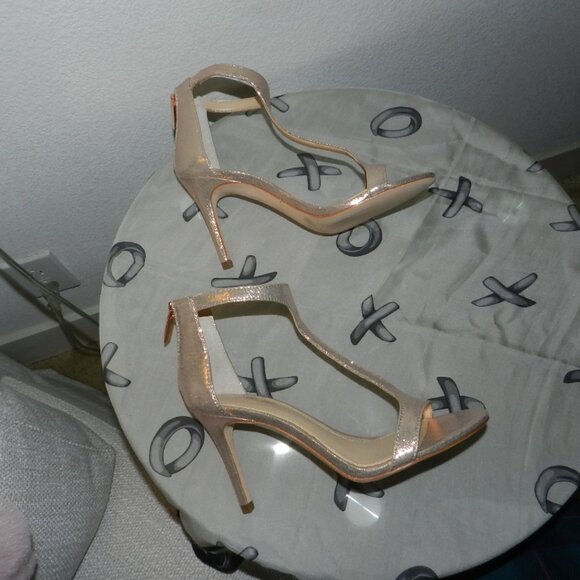 Imagine Vince Camuto Phoebe T-Strap Rose Gold Shimmer Satin Heels Size 6 - Picture 5 of 16